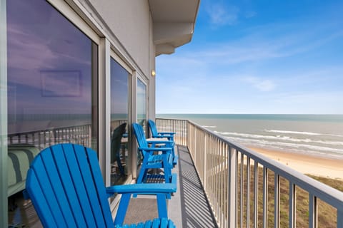 Condo, 3 Bedrooms | Property grounds
