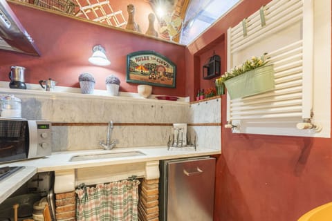 Apartment, Hill View | Private kitchen | Full-size fridge, microwave, oven, stovetop