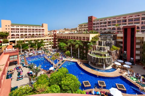 6 outdoor pools, pool umbrellas, sun loungers