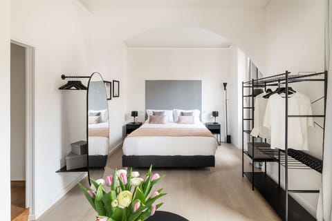 Deluxe Double Room, 1 Queen Bed, Non Smoking | Desk, iron/ironing board, free WiFi