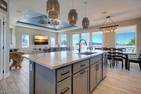 House (5 Bedrooms) | Interior