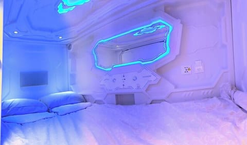 In-room safe, WiFi (free)