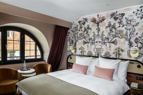 Room, 1 Queen Bed (Cosy) | Premium bedding, down comforters, Select Comfort beds, minibar