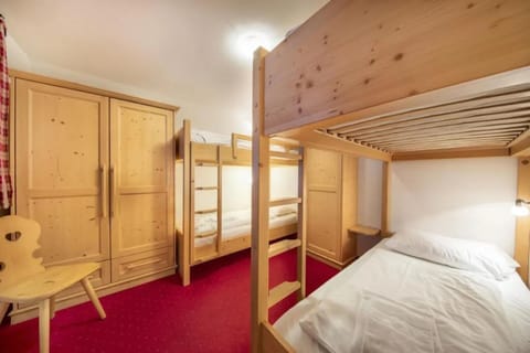 House | 5 bedrooms, bed sheets