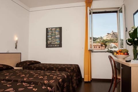 Triple Room | In-room safe, free WiFi