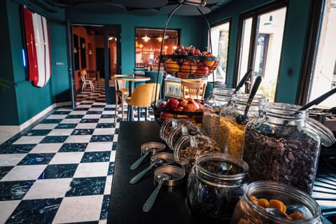 Daily buffet breakfast for a fee