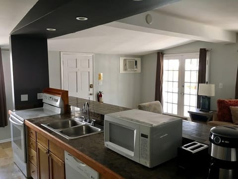 Palmetto Palm 1 bedroom Suite, 2 Queen Beds, living room, Kitchen, 2nd Floor Stair Access | Private kitchen | Microwave, coffee/tea maker, freezer, paper towels