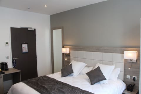 Standard Double Room | Premium bedding, minibar, in-room safe, desk