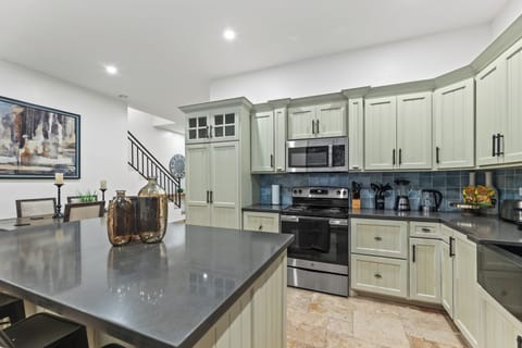 Luxury Townhome, 2 Bedrooms, Private Pool, Mountain View | Private kitchen | Full-size fridge, oven, stovetop, highchair