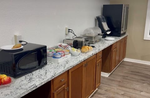 Free daily English breakfast