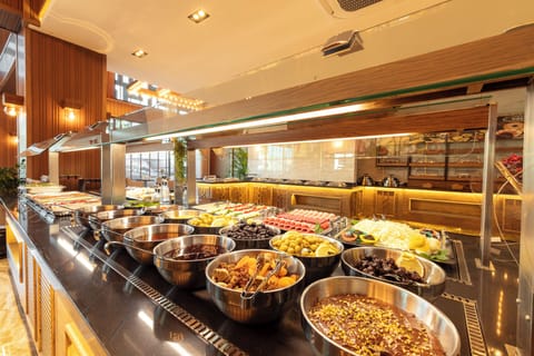 Daily buffet breakfast for a fee