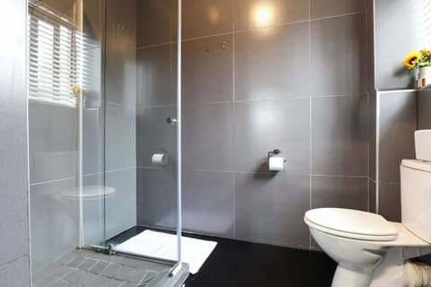 Standard Double Room | Bathroom | Shower, towels, soap, shampoo