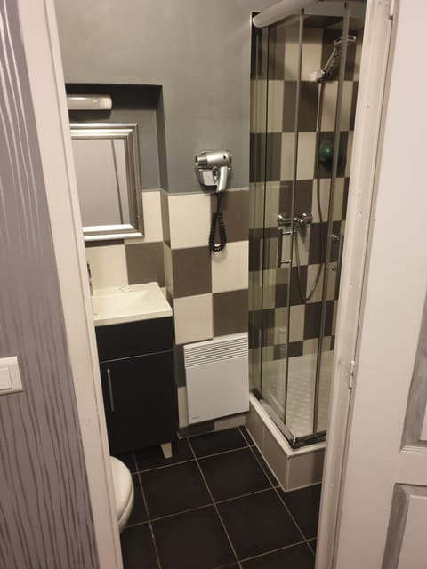 Comfort Double Room | Bathroom | Shower, hair dryer, towels, soap