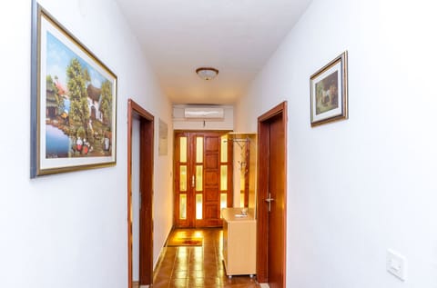 Apartment (A1) | Interior entrance