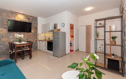 Apartment (A1) | Private kitchen | Fridge, oven, stovetop, espresso maker
