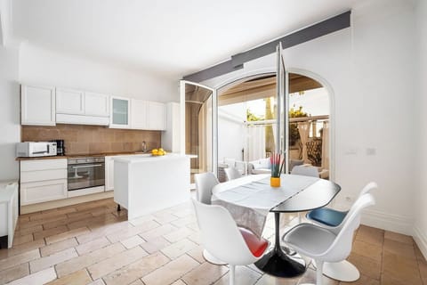 Family Studio | Living area | TV