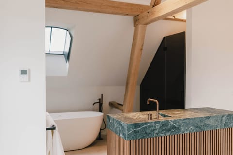 Deluxe Triple Room, Garden View | Soundproofing, free WiFi