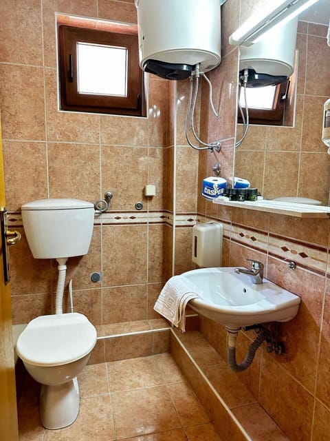 Standard Room, 1 Double Bed | Bathroom | Shower, hair dryer, towels, soap