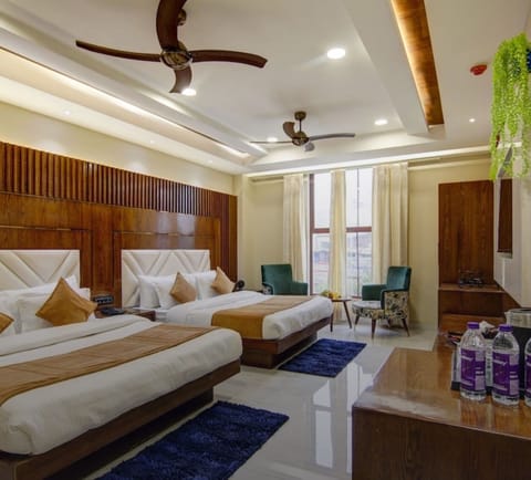 Family Twin Room | Living area | TV, fireplace