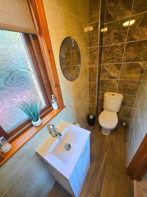 Comfort Suite, Lake View | Bathroom | Towels