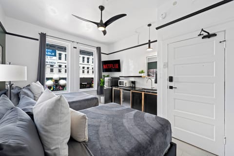 Deluxe Studio Suite (Shared Bathroom) | Premium bedding, memory foam beds, individually furnished