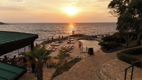 Seasonal outdoor pool, pool umbrellas, sun loungers