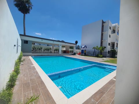 2 outdoor pools
