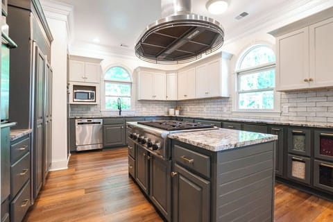 Family Triple Room, Hill View | Private kitchen