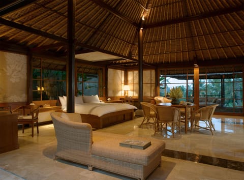 Minibar, in-room safe, individually decorated, individually furnished