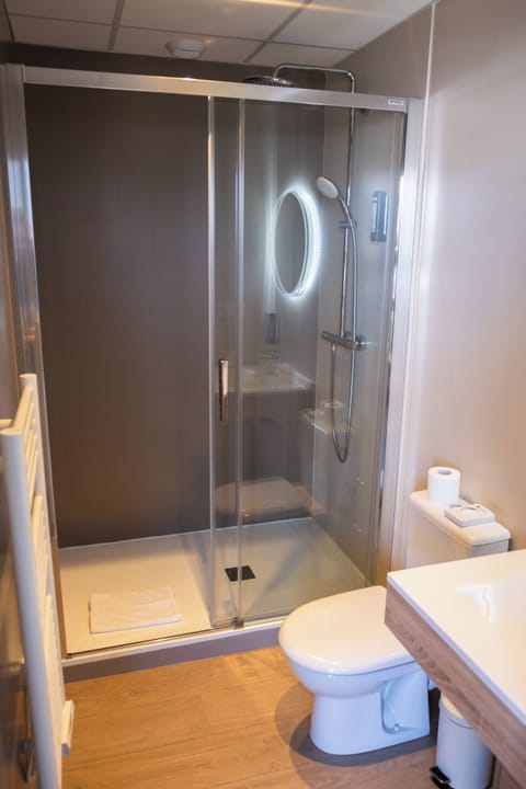 Comfort Apartment, Bay View | Bathroom | Eco-friendly toiletries, hair dryer, towels, toilet paper