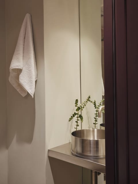 Deluxe Suite Semi-Basement | Bathroom | Shower, towels, soap, shampoo