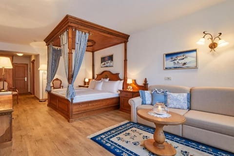 Comfort Double or Twin Room | In-room safe, soundproofing, free WiFi, bed sheets