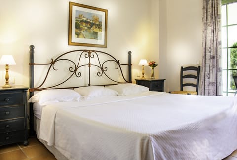 In-room safe, desk, iron/ironing board, free WiFi