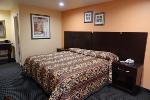 Desk, laptop workspace, free WiFi, bed sheets