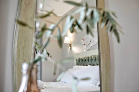 Junior Apartment, Mountain View | Egyptian cotton sheets, premium bedding, down comforters