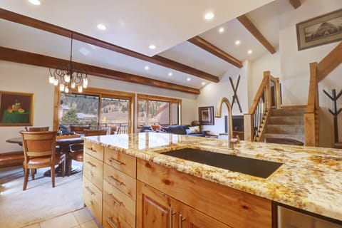 Condo, 3 Bedrooms | Interior