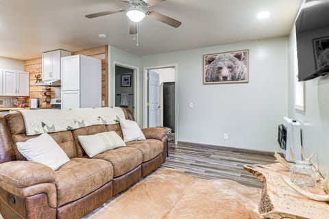 House (2 Bedrooms) | Interior