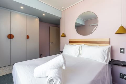 Deluxe Apartment, Balcony | Egyptian cotton sheets, premium bedding, in-room safe, laptop workspace