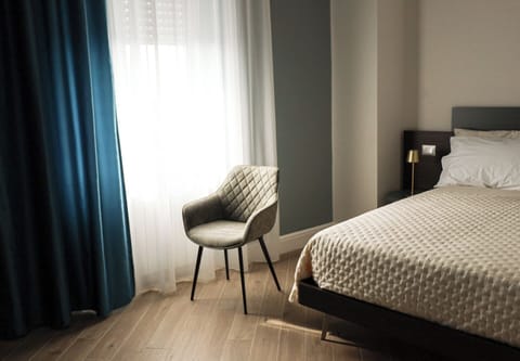 Deluxe Room, Valley View | In-room safe, blackout drapes, soundproofing, free WiFi