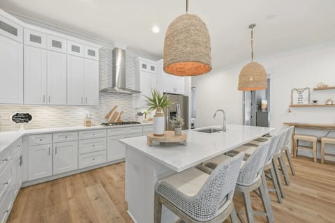House (6 Bedrooms) | Interior