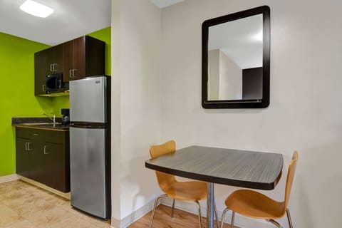 Standard Room, 1 Queen Bed, Accessible, Smoking | Desk, laptop workspace, iron/ironing board, free WiFi