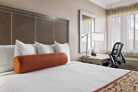 Desk, laptop workspace, iron/ironing board, free WiFi