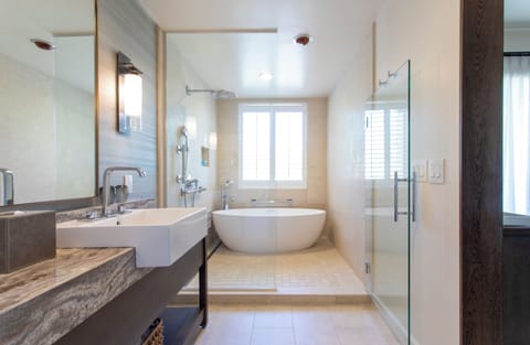 Luxury Suite, Multiple Beds | Bathroom | Separate tub and shower, towels