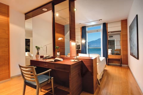 Premium bedding, down comforters, minibar, in-room safe