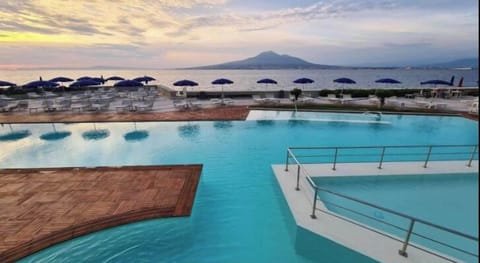 Couples treatment rooms, sauna, hot tub, steam room, Turkish bath