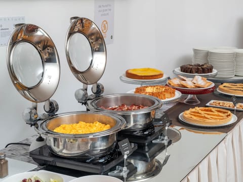 Lunch, dinner and brunch served