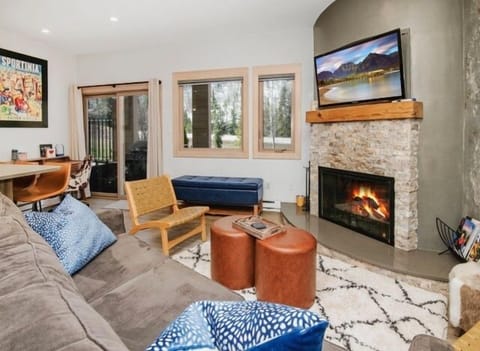 Condo, 1 Bedroom | Living area | Smart TV