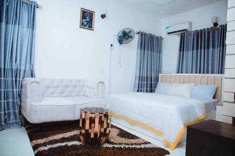 Minibar, soundproofing, bed sheets