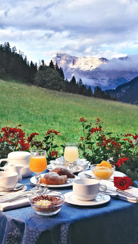 Breakfast, lunch, dinner served; Mediterranean cuisine 