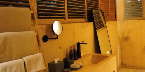 Luxury Studio Suite, Private Pool, Oceanfront | Bathroom | Combined shower/tub, eco-friendly toiletries, hair dryer, bathrobes